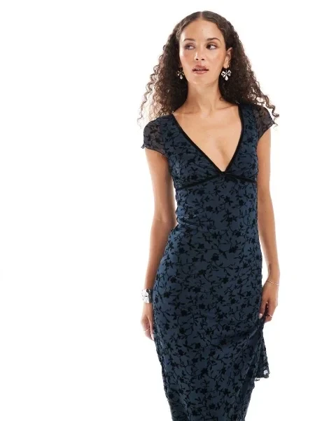 Motel vilinia flocked midi dress in black - Now 20% Off!